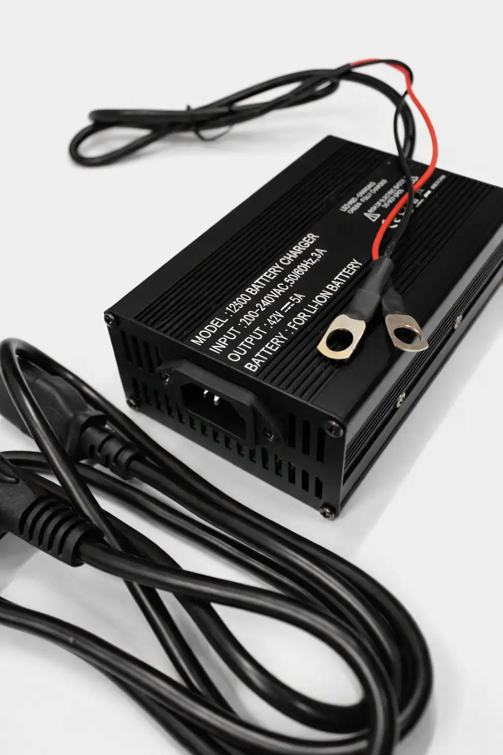 Chargeur Lithium-ion 42V